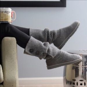 UGG × Classic Cardy Sweater Grey Boots LRG button